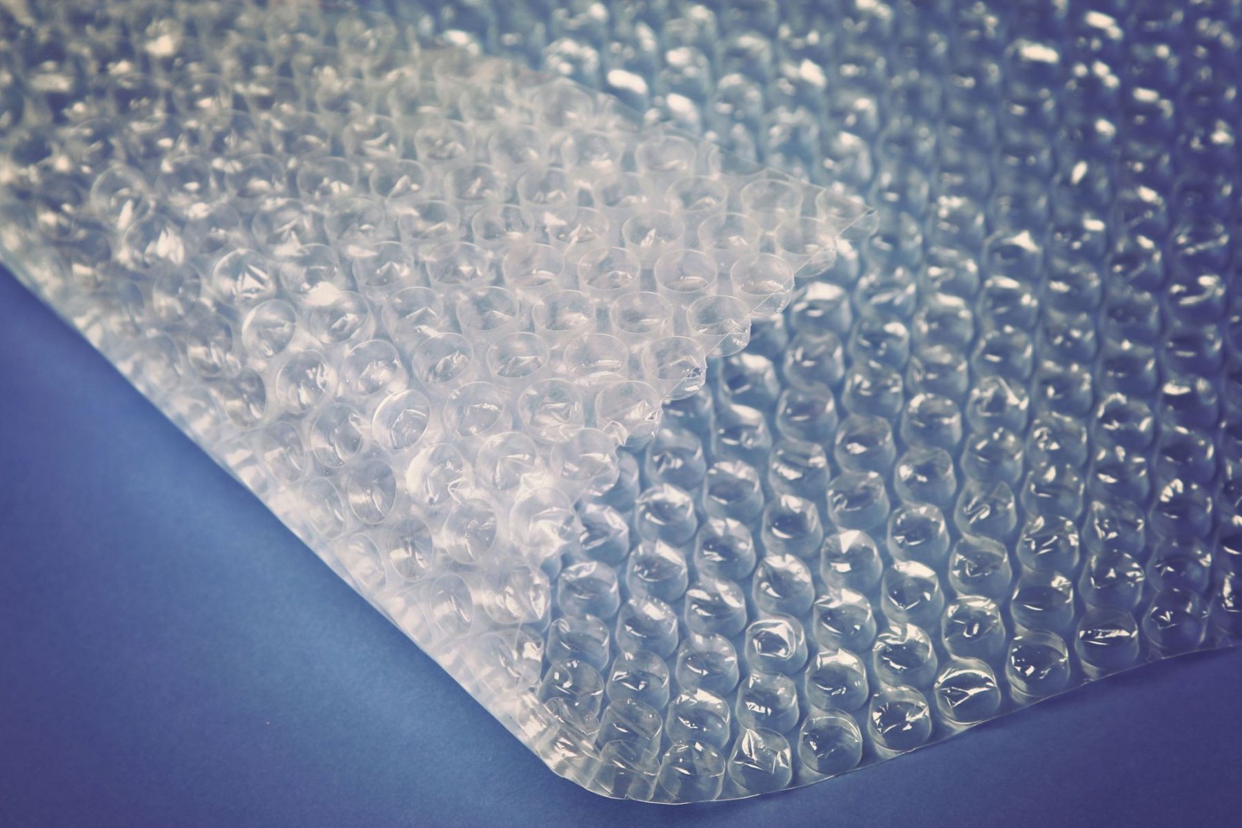 Повітряно-бульбашкова Плівка: Необхідний Матеріал для Захисту та Упаковки